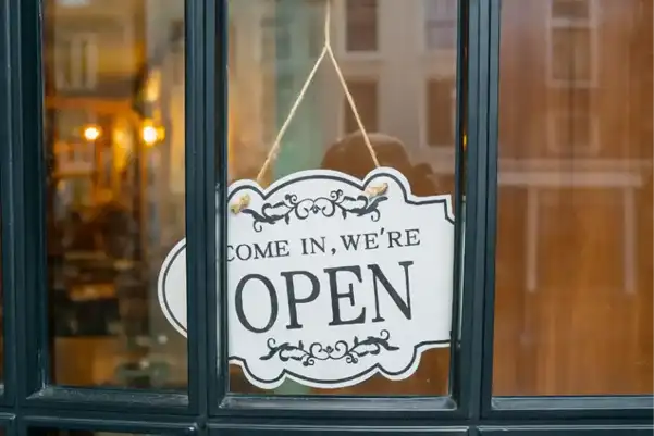 We’re open sign displayed at BlendHouse in Utrecht, welcoming guests to enjoy Indian flavours with a twist.