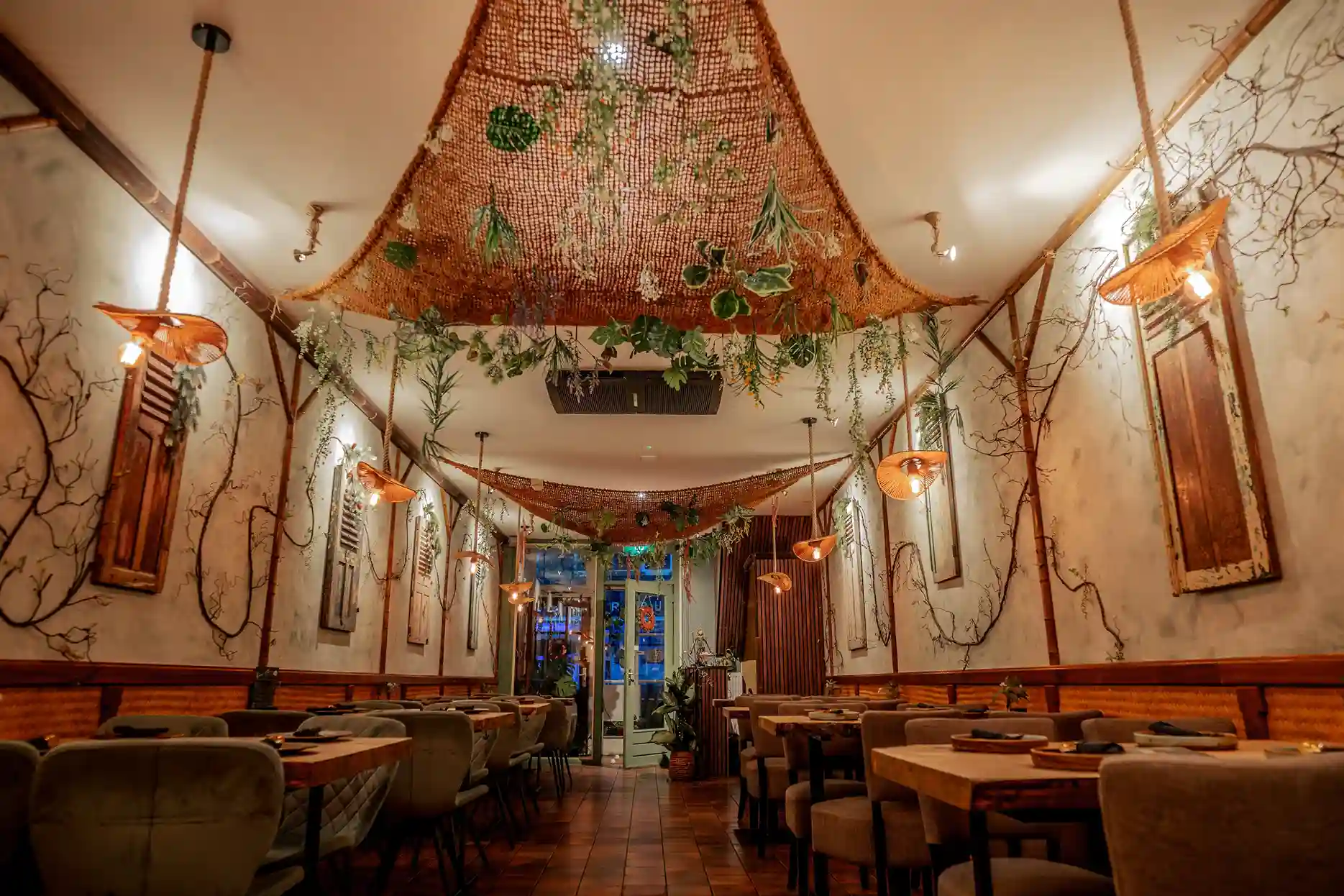 Vintage Indian-inspired setting at BlendHouse, an Indian restaurant in Utrecht that is ideal for corporate events in Utrecht.